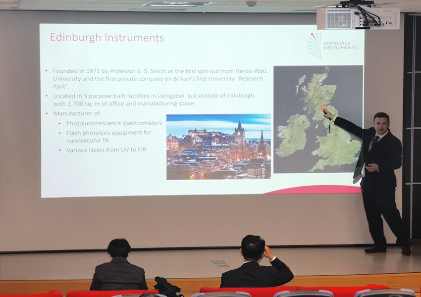 Edinburgh Instruments CEO, Dr. Roger Fenske, talks to students at the APA Tudorial on Advances in Photosciences.